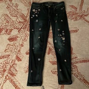 White House Black Market Floral Jeans Size 4. Only worn a couple times. Soft!!!!